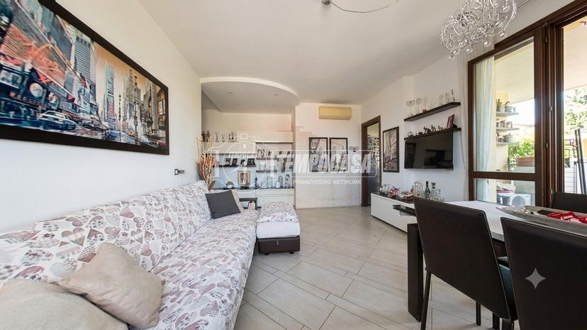 Quadrilocale in Via Fratelli Cervi 11, Macherio — foto 2 di 5