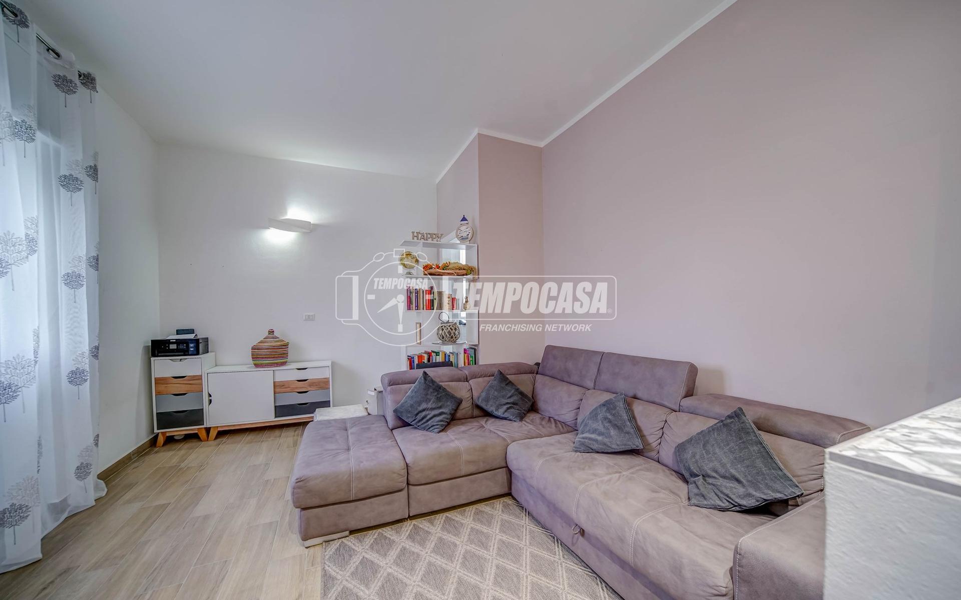Villa in Via Luigi Cadorna 5, Cairate
