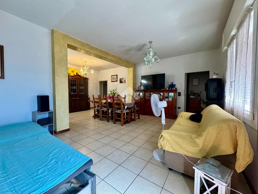 Villa in Via Feltrina Sud, Volpago del Montello — foto 2 di 5