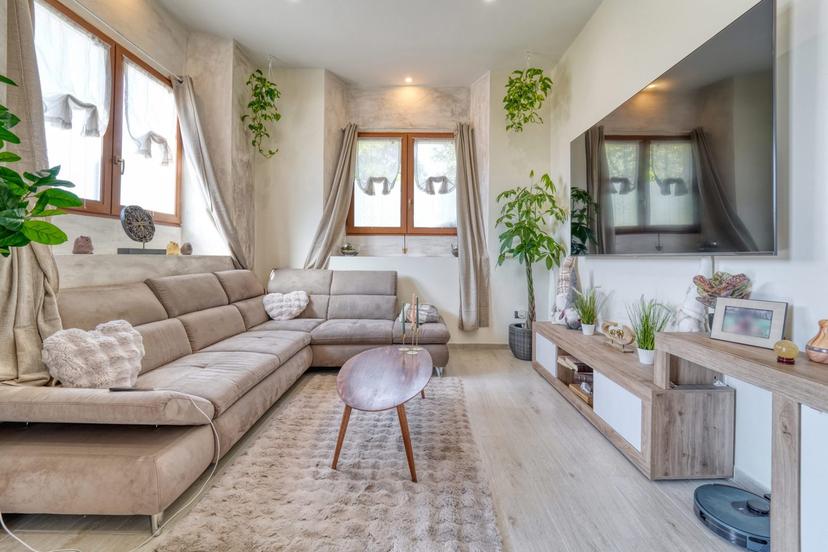 Villa trifamiliare in Via Brugnago 1, Capiago Intimiano — foto 4 di 5