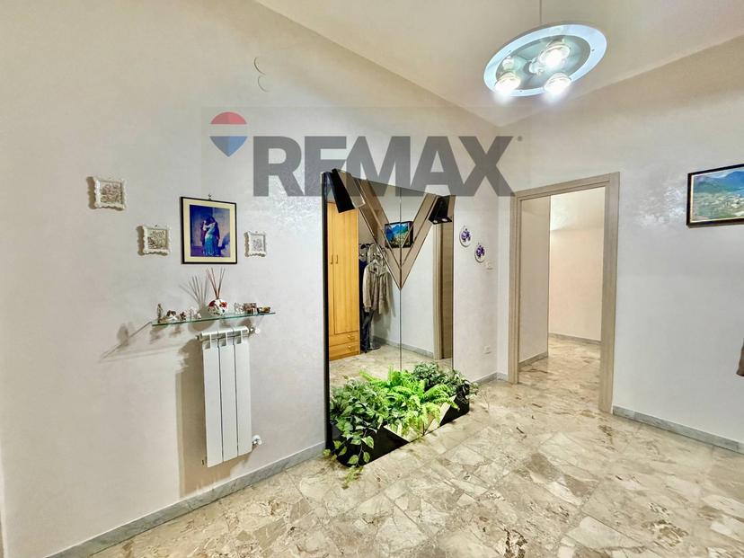 Trilocale in Viale della Repubblica 76, Calvizzano — foto 2 di 5
