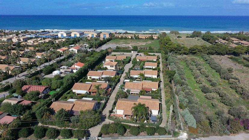 Villa bifamiliare in Viale delle Tribune, Campofelice di Roccella — foto 3 di 5