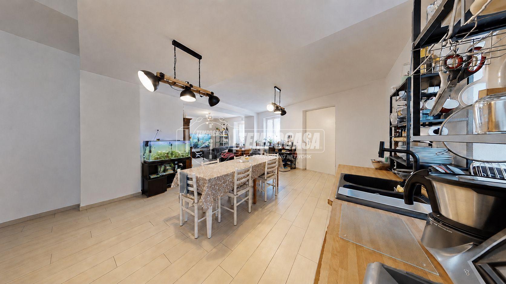 Casa indipendente in Via Roma 66, La Morra
