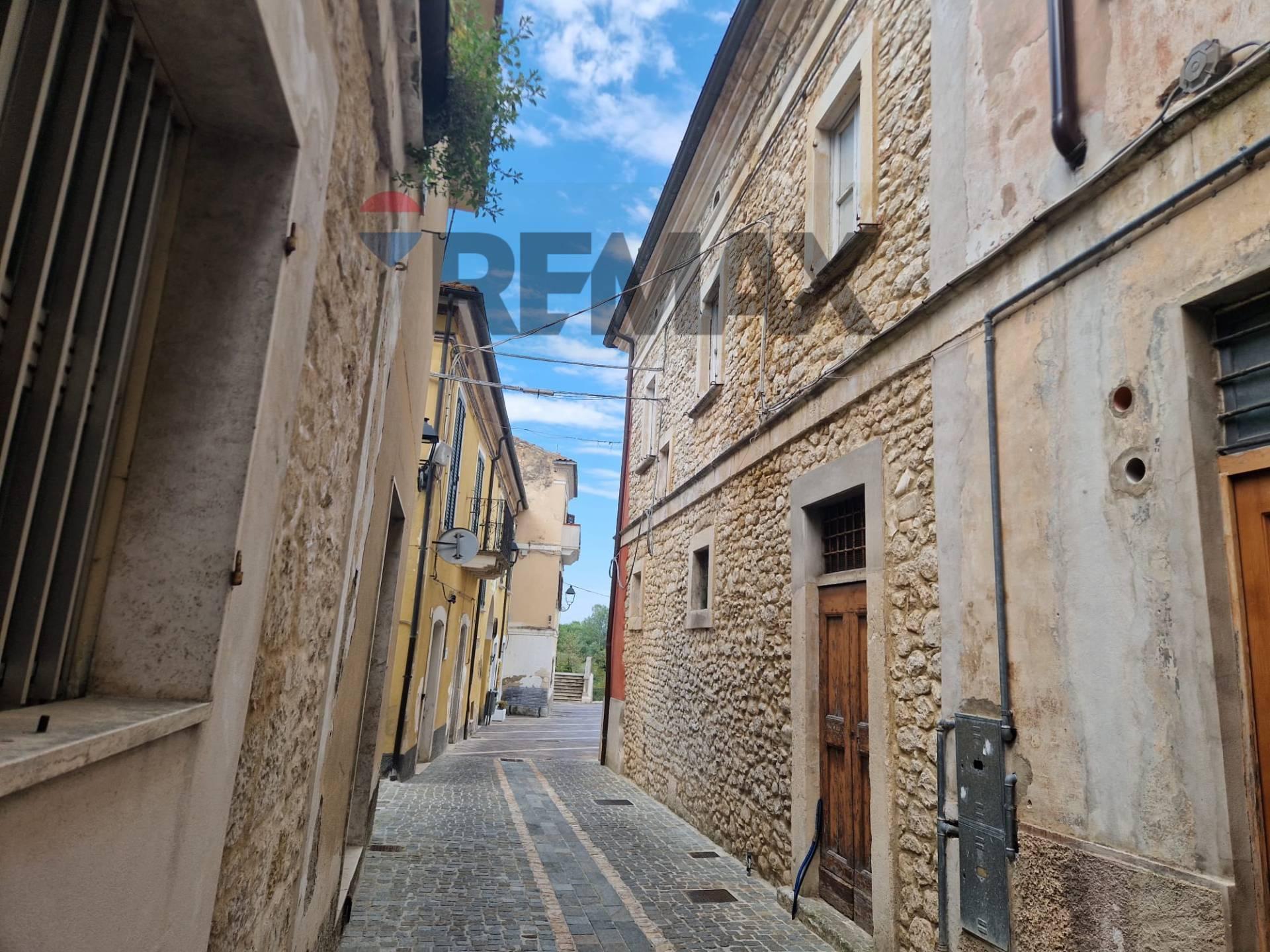 Casa indipendente in Piazza del Mercato, Fara Filiorum Petri