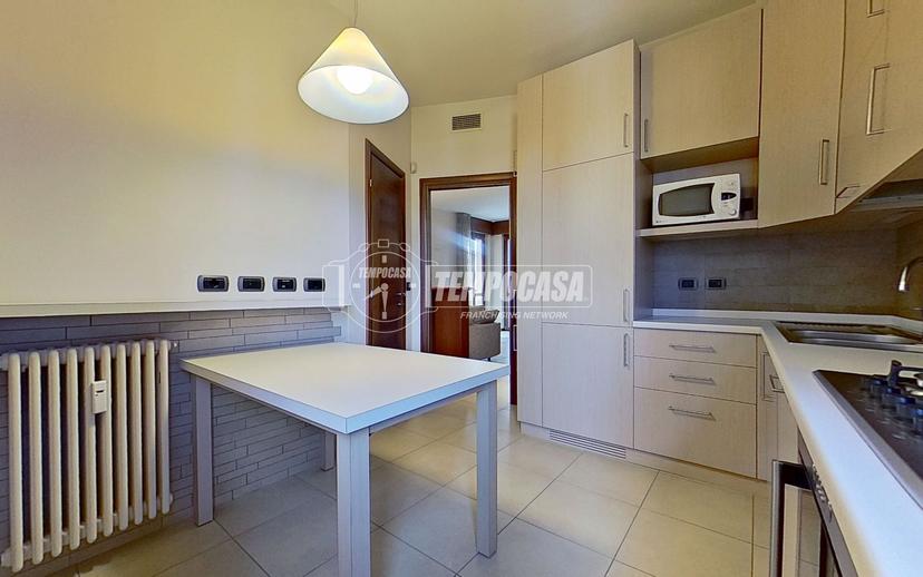 Trilocale in Via Ferrini 41, Lissone
