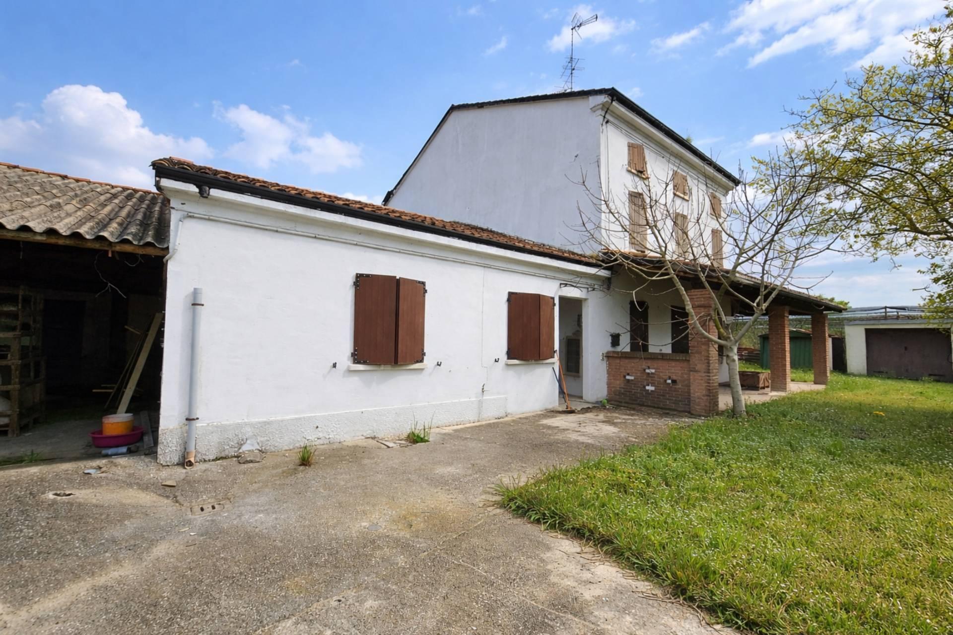 Villa, Concordia sulla Secchia