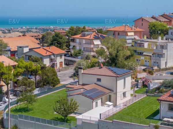 Villa in Viale della Libertà, San Costanzo — foto 2 di 5