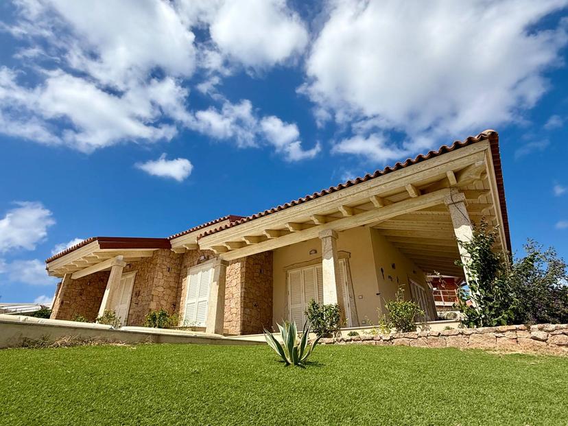 Villa in Isola Rossa, Trinità d'Agultu e Vignola