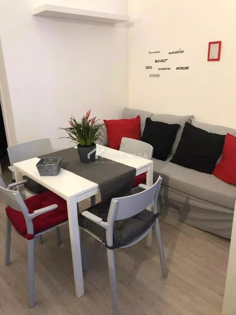 Monolocale in Via Volturno, 37, Milano