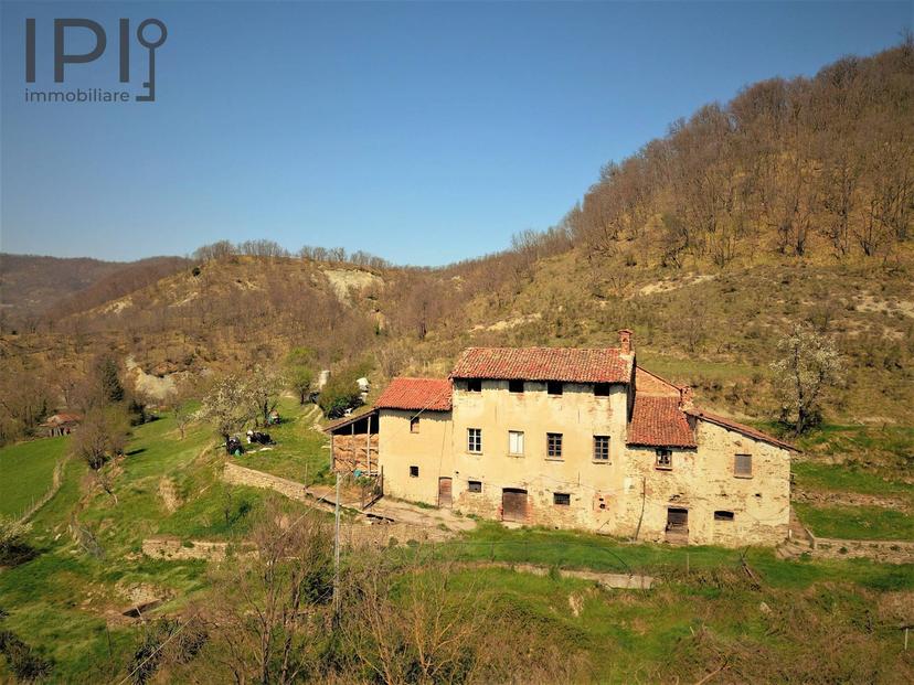 Rustico in Ferrere, Cairo Montenotte — foto 2 di 5
