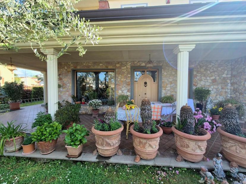 Villa bifamiliare in Camillo Benso Conte di Cavour 135, Altopascio — foto 2 di 5