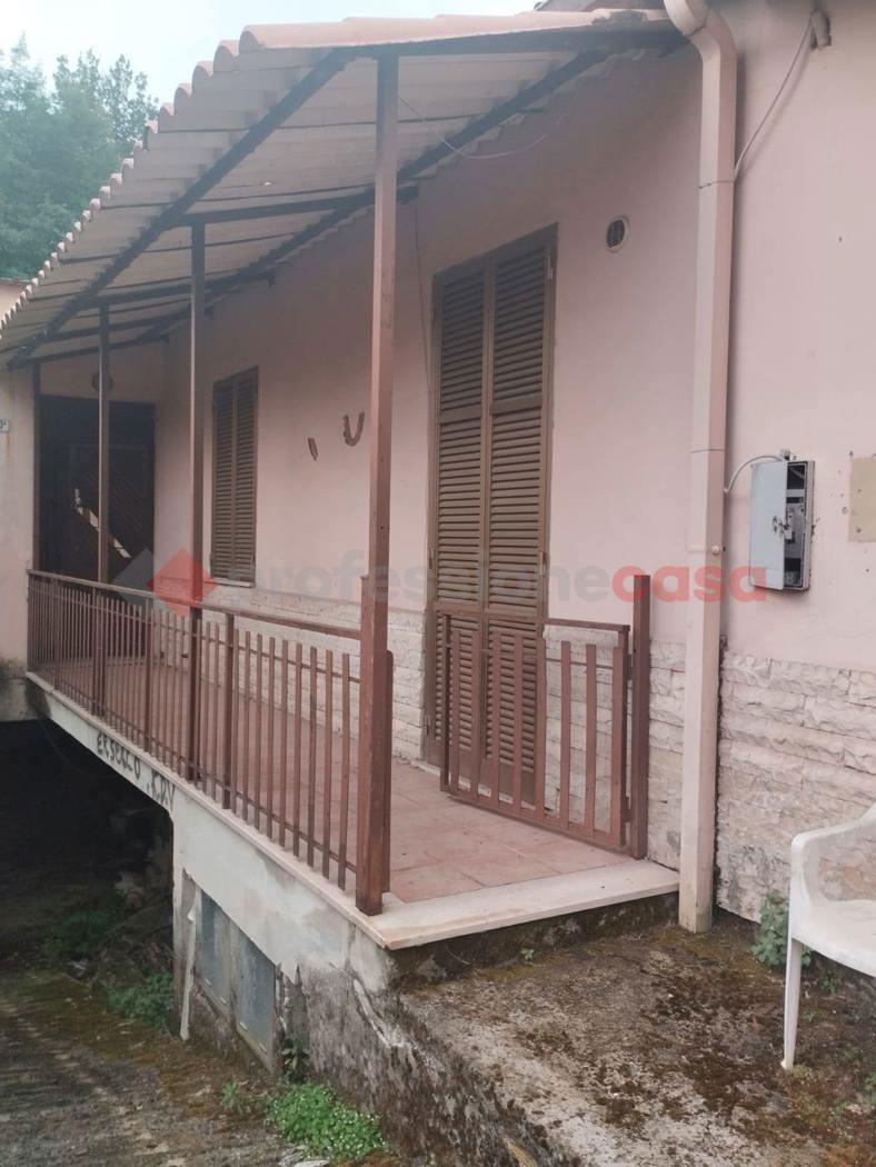 Casa indipendente in Via Cosenza 60, Frosinone — foto 2 di 5
