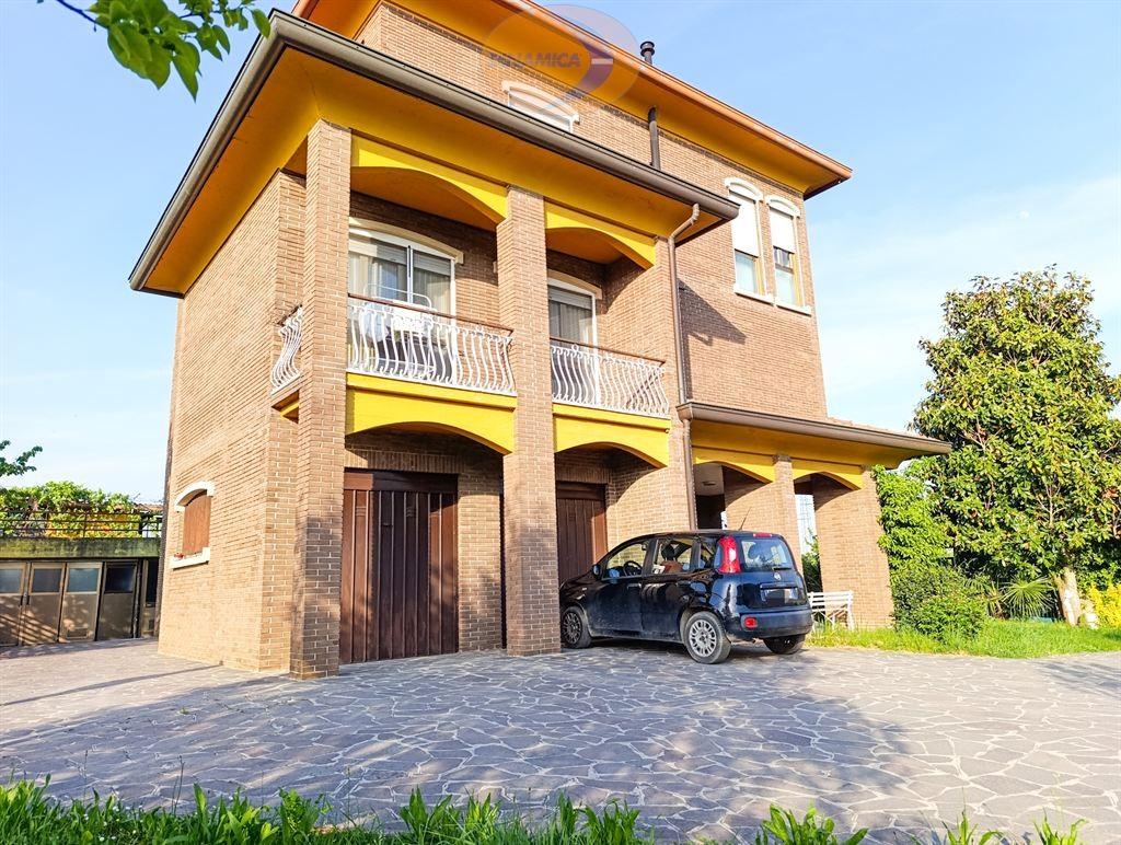 Appartamento in Via Dante Alighieri 45, Casatenovo