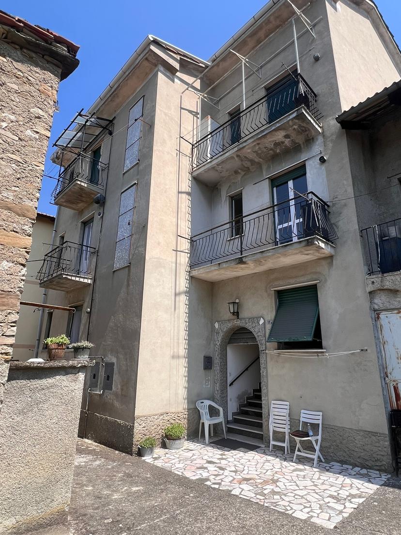 Trilocale in Regione Chiapino 23, Ponzone