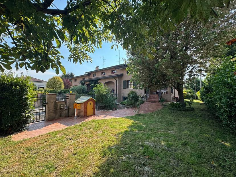 Villa, Cavezzo