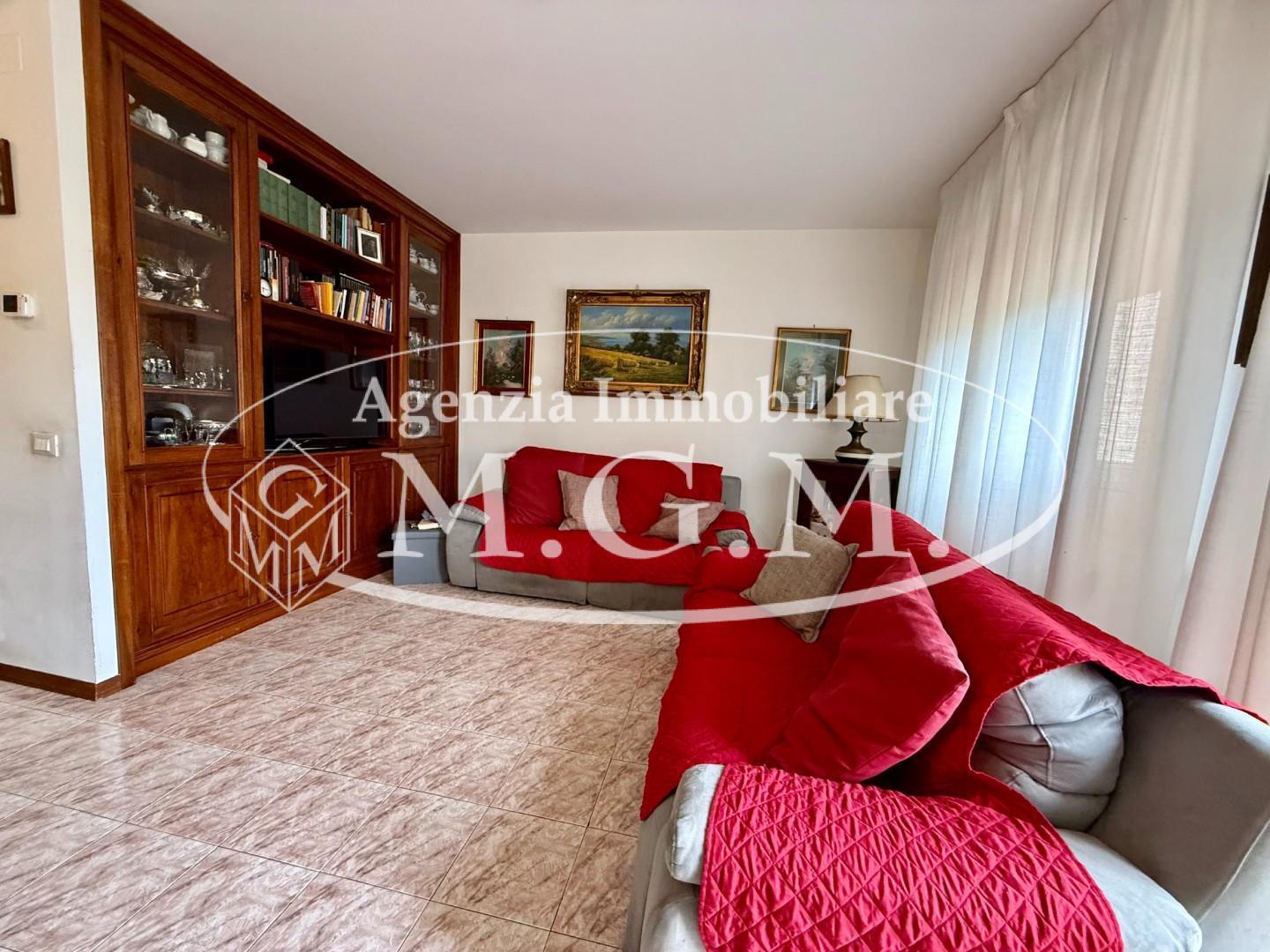 Villa a schiera, Calcinaia