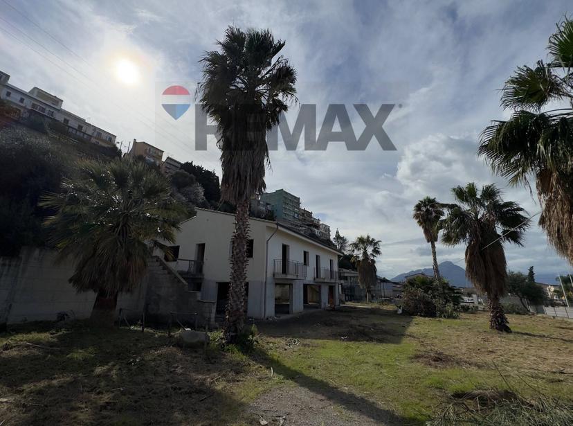 Casa indipendente in S.S. 113 199, Campofelice di Roccella — foto 2 di 5