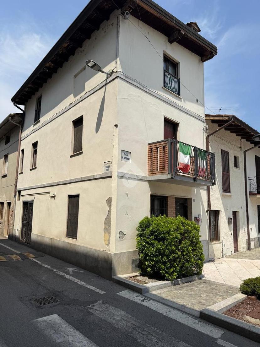 Casa indipendente in Piazza IV Novembre 141, Barbata