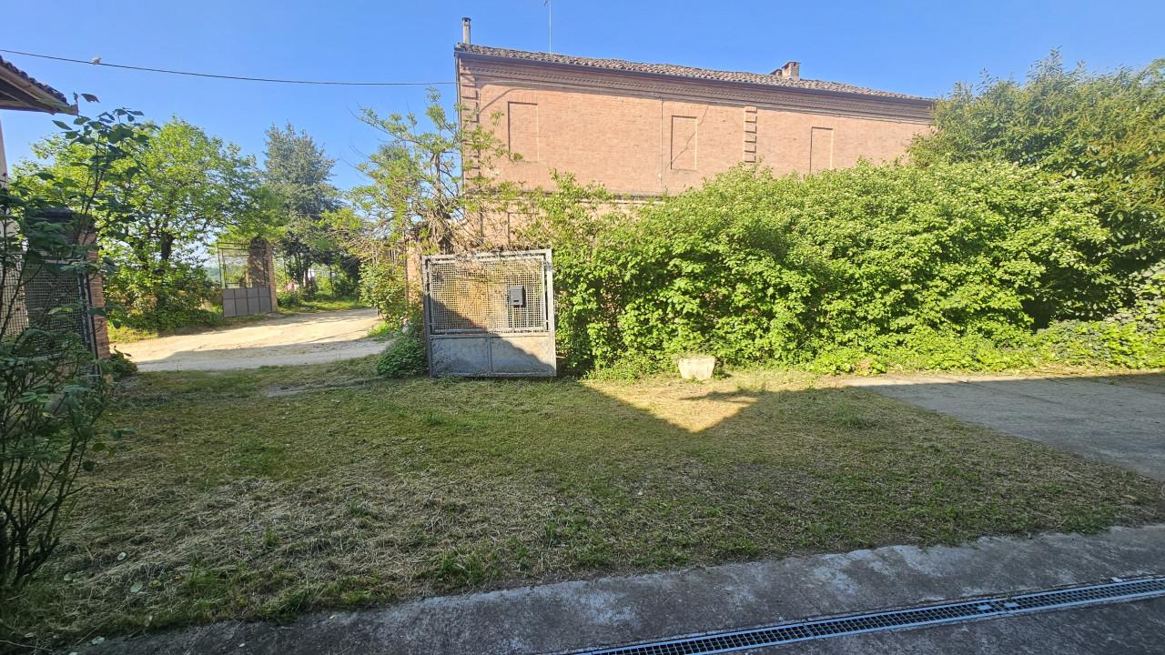 Casa indipendente in Regione Valle 20, Castell'Alfero