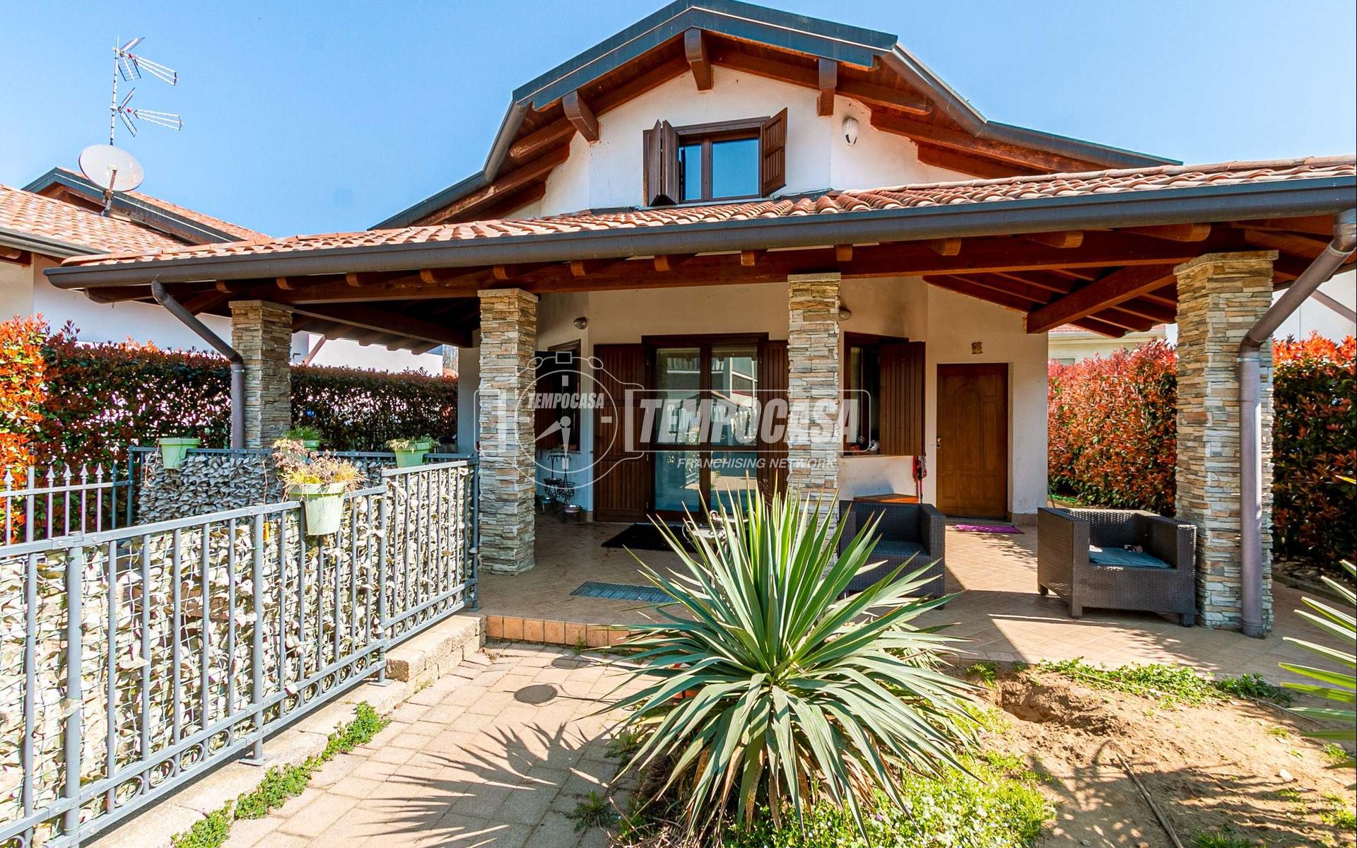 Villa in Via Castelletto Ticino, Borgo Ticino