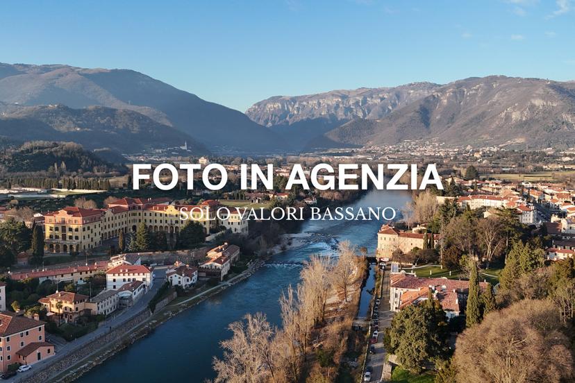 Casa indipendente in Via Cesare Battisti, Bassano del Grappa