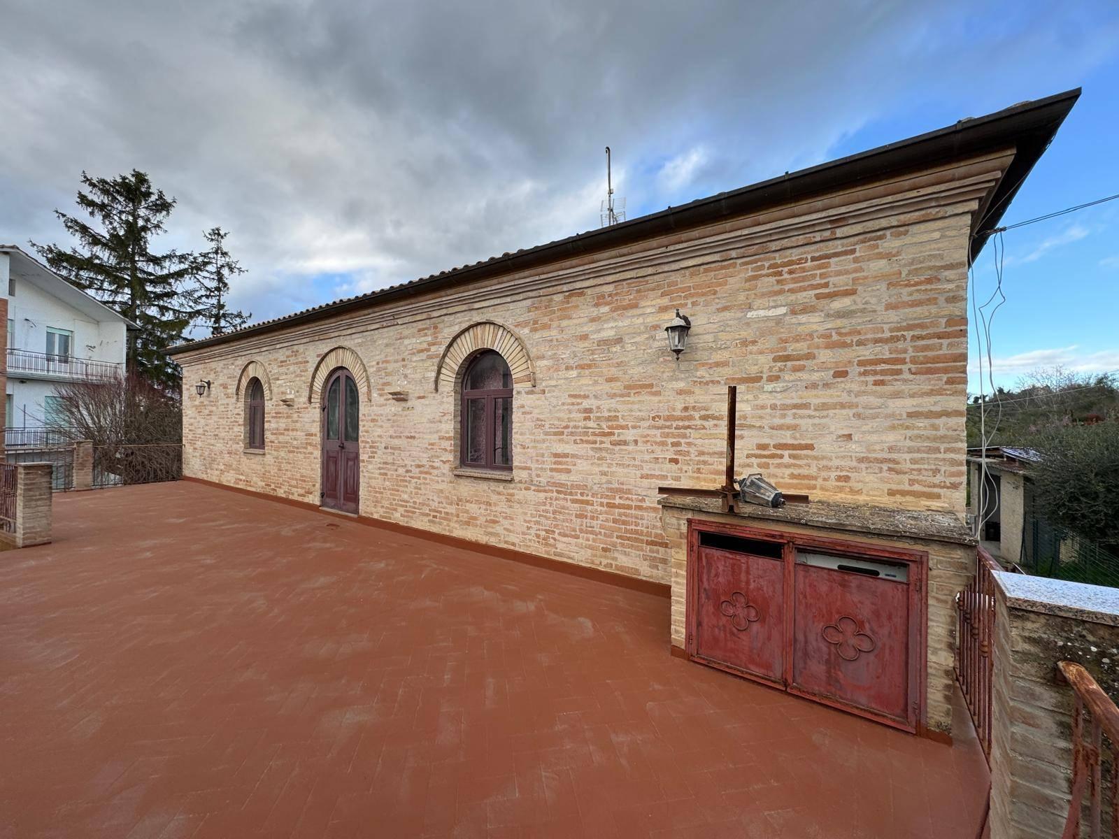 Casa indipendente in Piazza Mario Cifola Snc, Montottone