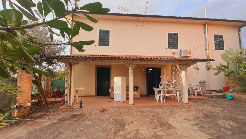 Casa indipendente in Via di Centi, Montecarlo — foto 3 di 5