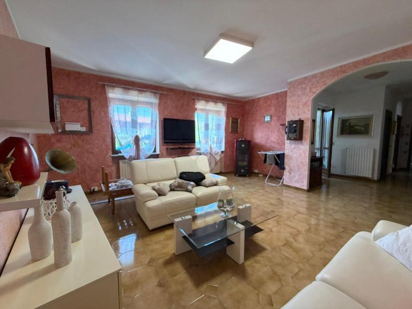 Appartamento in Frazione Gastaldi 30, Piscina — foto 3 di 5