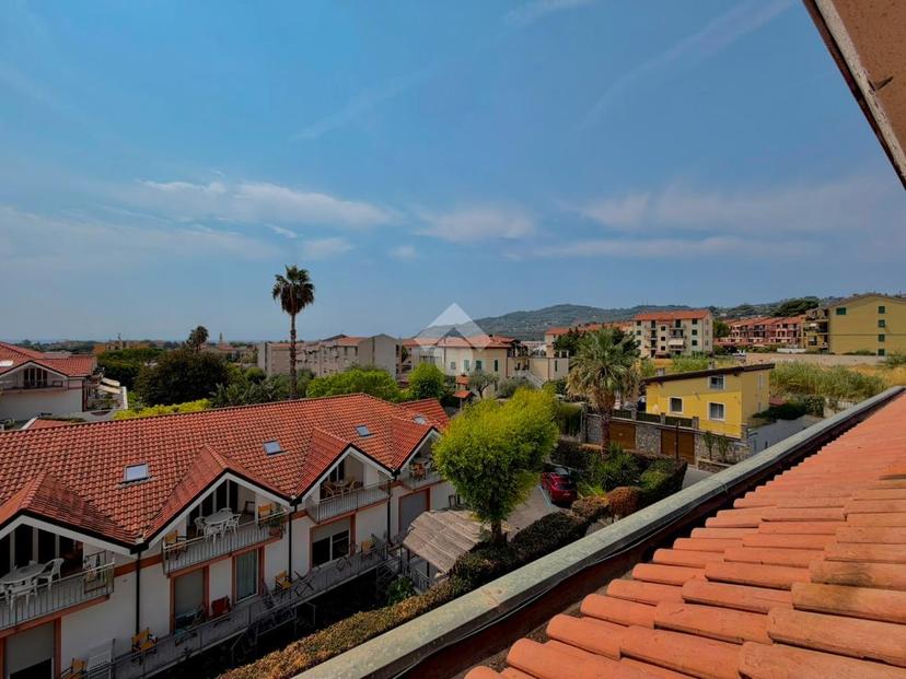 Attico in Via Diano San Pietro 99, Diano Castello — foto 3 di 5