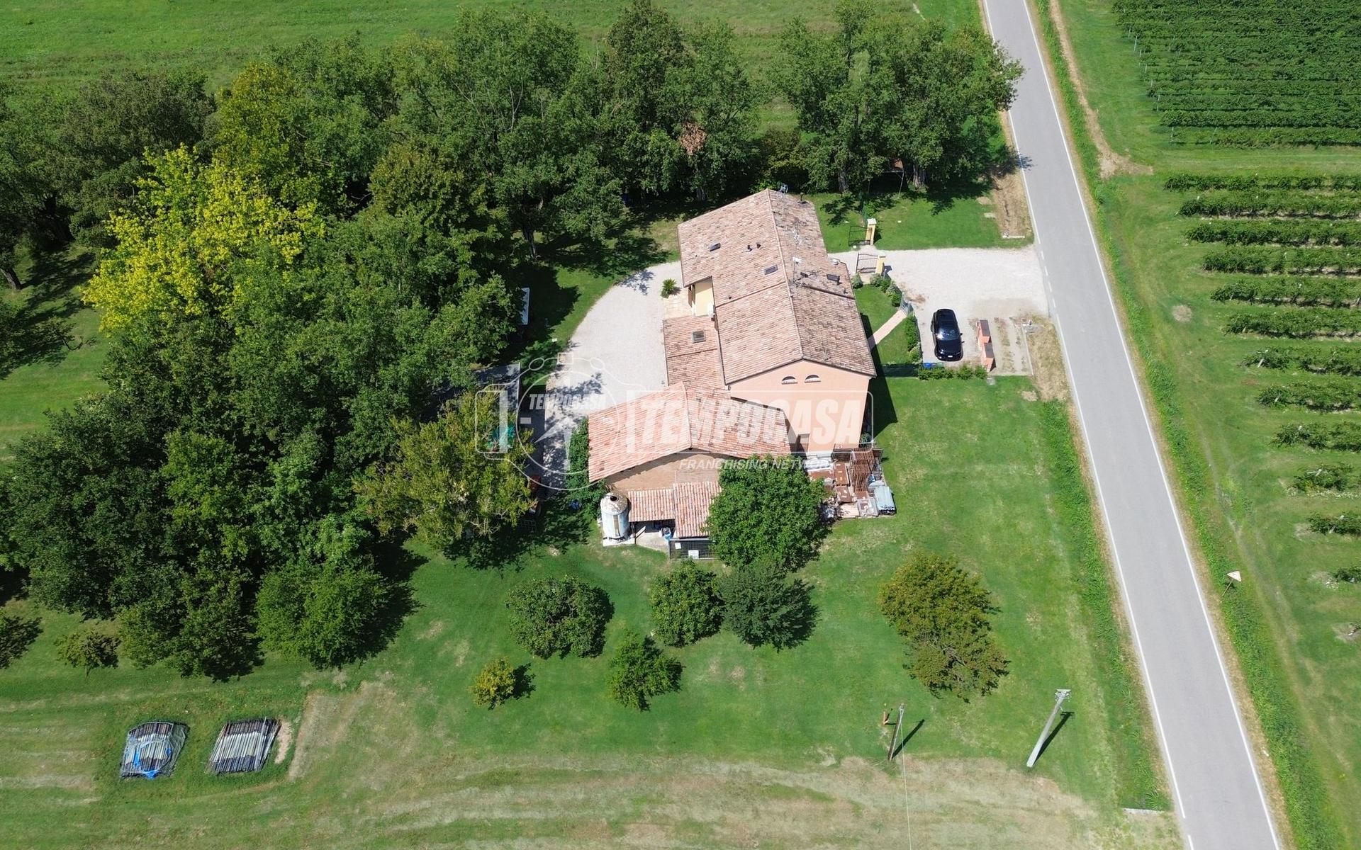 Trilocale, Novi di Modena