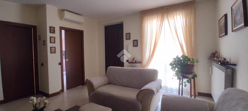 Villa in Via Silvio Pellico 36, Lonate Pozzolo — foto 4 di 5