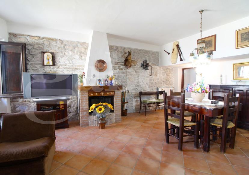 Quadrilocale in Via Colle Rione 9/a, Scontrone