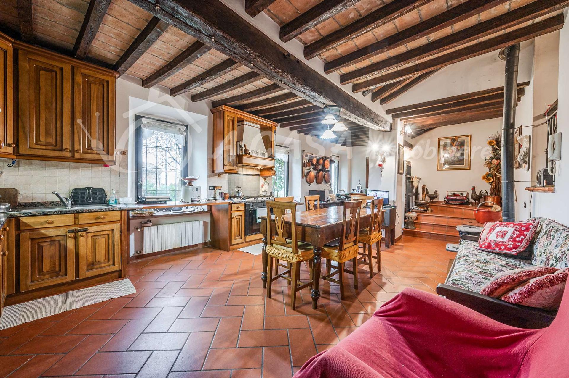 Villa unifamiliare in Via Grossardi 8, Medesano