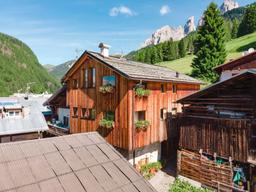 Casa indipendente in Loc. Pian 15, Campitello di Fassa