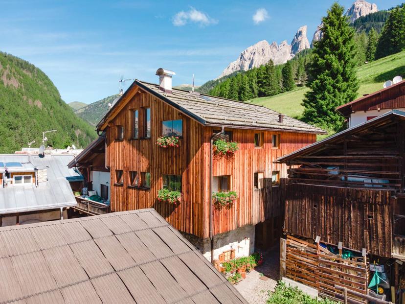 Casa indipendente in Loc. Pian 15, Campitello di Fassa