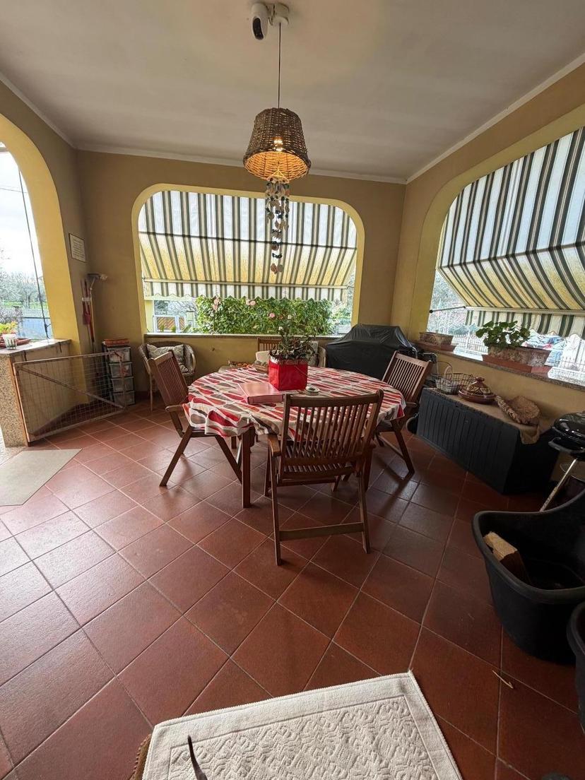 Villa trifamiliare, Luni — foto 4 di 5
