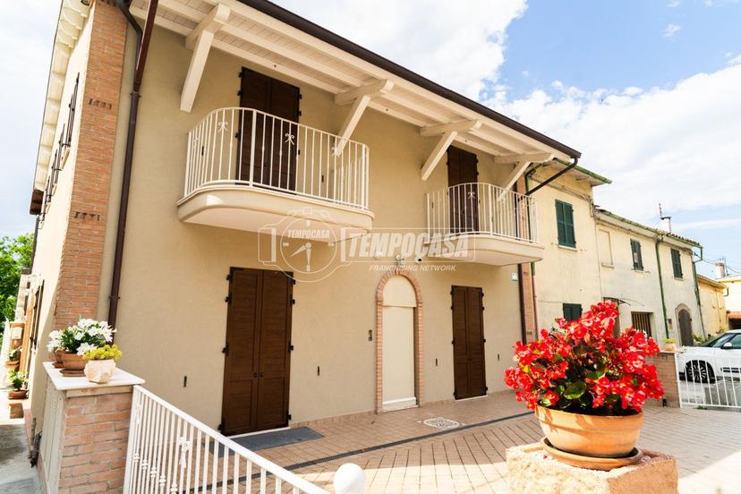 Casa indipendente in Via Flaminia, Colli al Metauro — foto 2 di 5