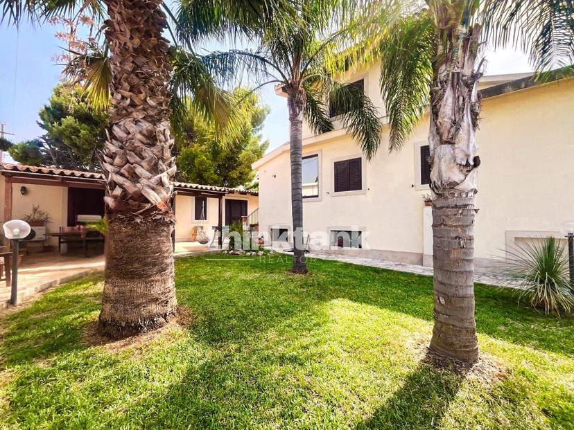 Villa in Via col Vento, Siracusa