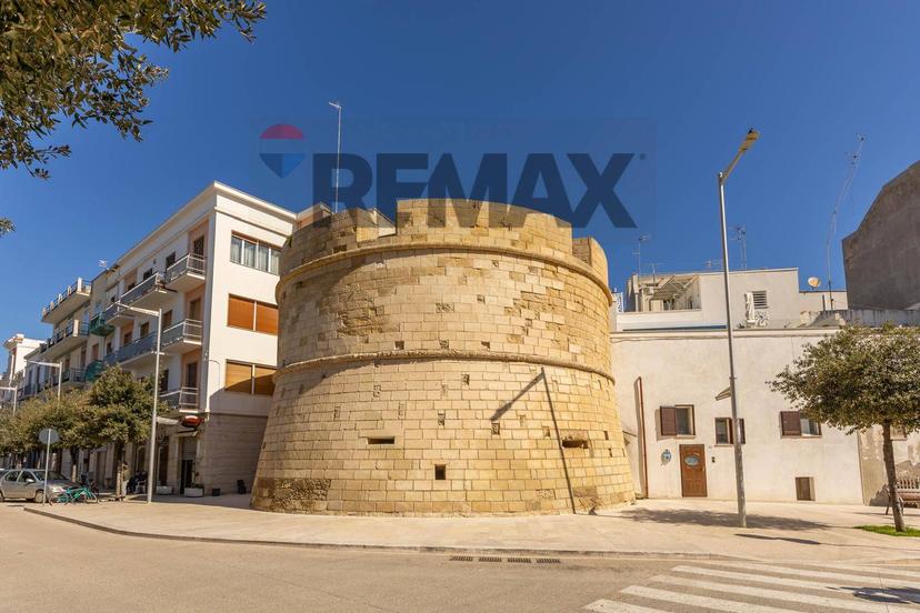 Casa indipendente in Piazza XX Settembre 104, Mola di Bari — foto 2 di 5