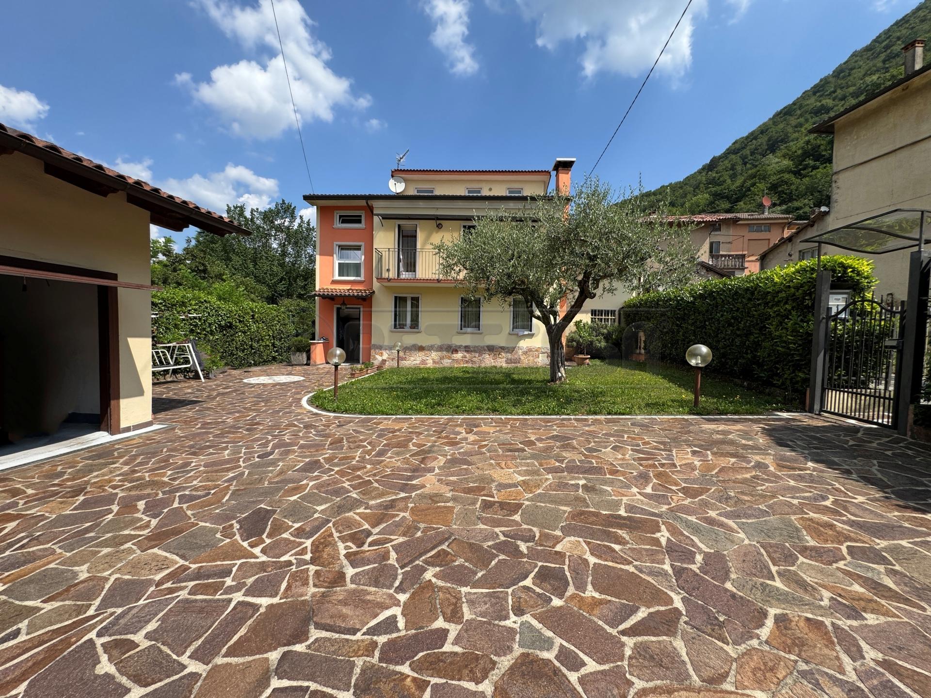 Casa indipendente in Contrada Zanchi di Novale 2, Valdagno