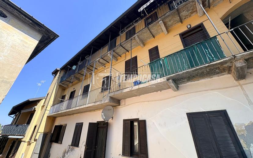 Trilocale in Contrada Grande 13, Casnate con Bernate