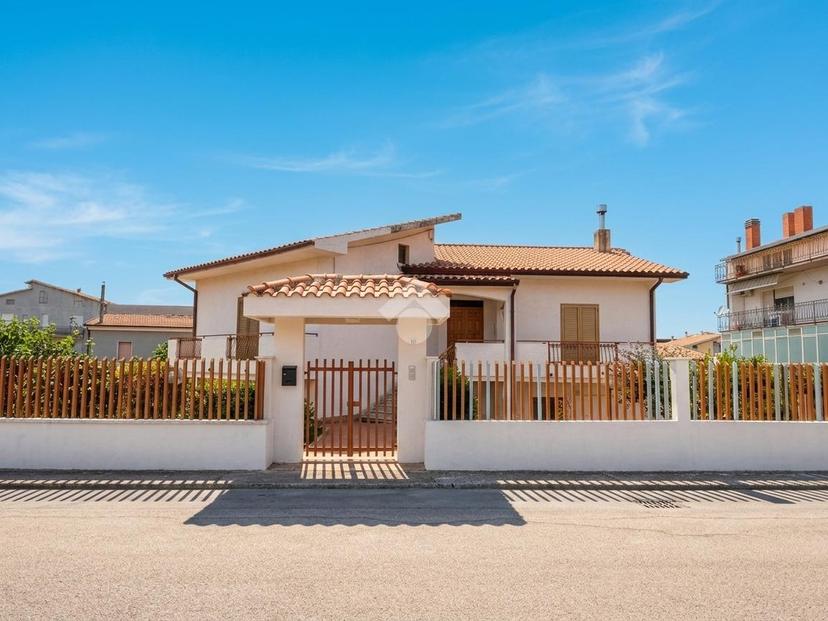 Casa indipendente in Via Niccolò Paganini 10, San Salvo — foto 4 di 5