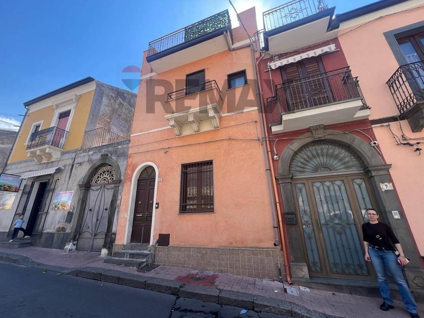 Casa indipendente in Via Salvatore Battaglia 11, Santa Maria di Licodia — foto 2 di 5