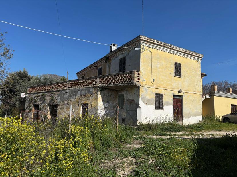 Porzione di casa in Contrada Castellano 21, Elice — foto 3 di 5