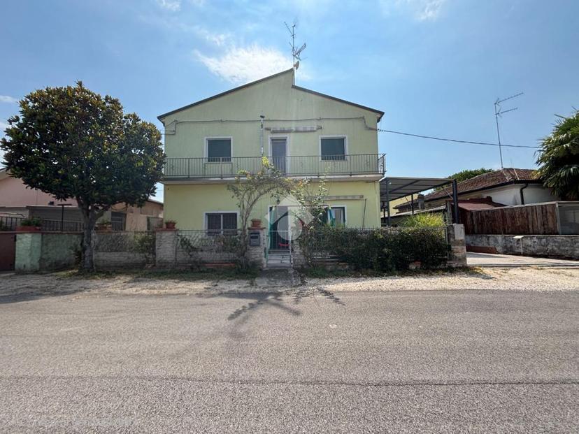 Villa in Via 28ª Brigata Garibaldi 12, Argenta — foto 3 di 5