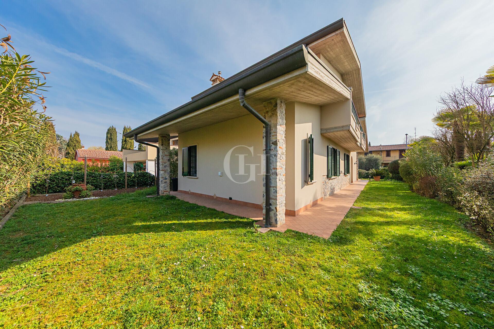 Casa indipendente in Sebino 13, Sirmione