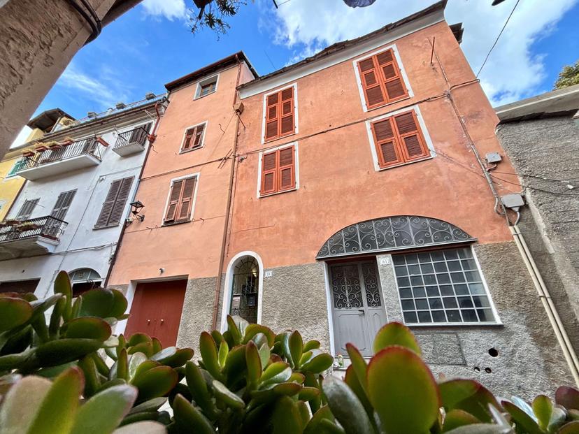 Casa indipendente in Via  De Filippi  61, Pieve di Teco — foto 3 di 5