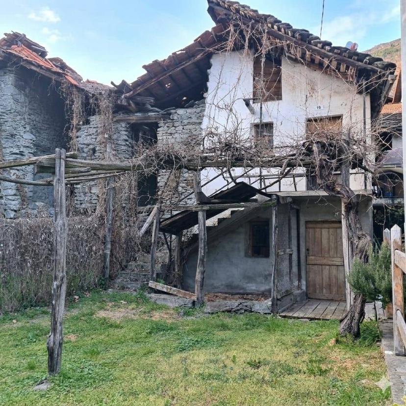 Rustico in Località Chetoz, Quart