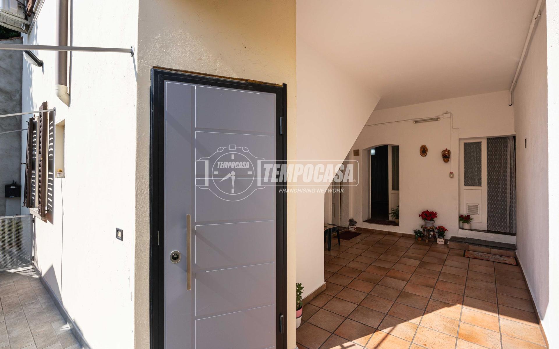 Trilocale in Via Bosisio, Molteno