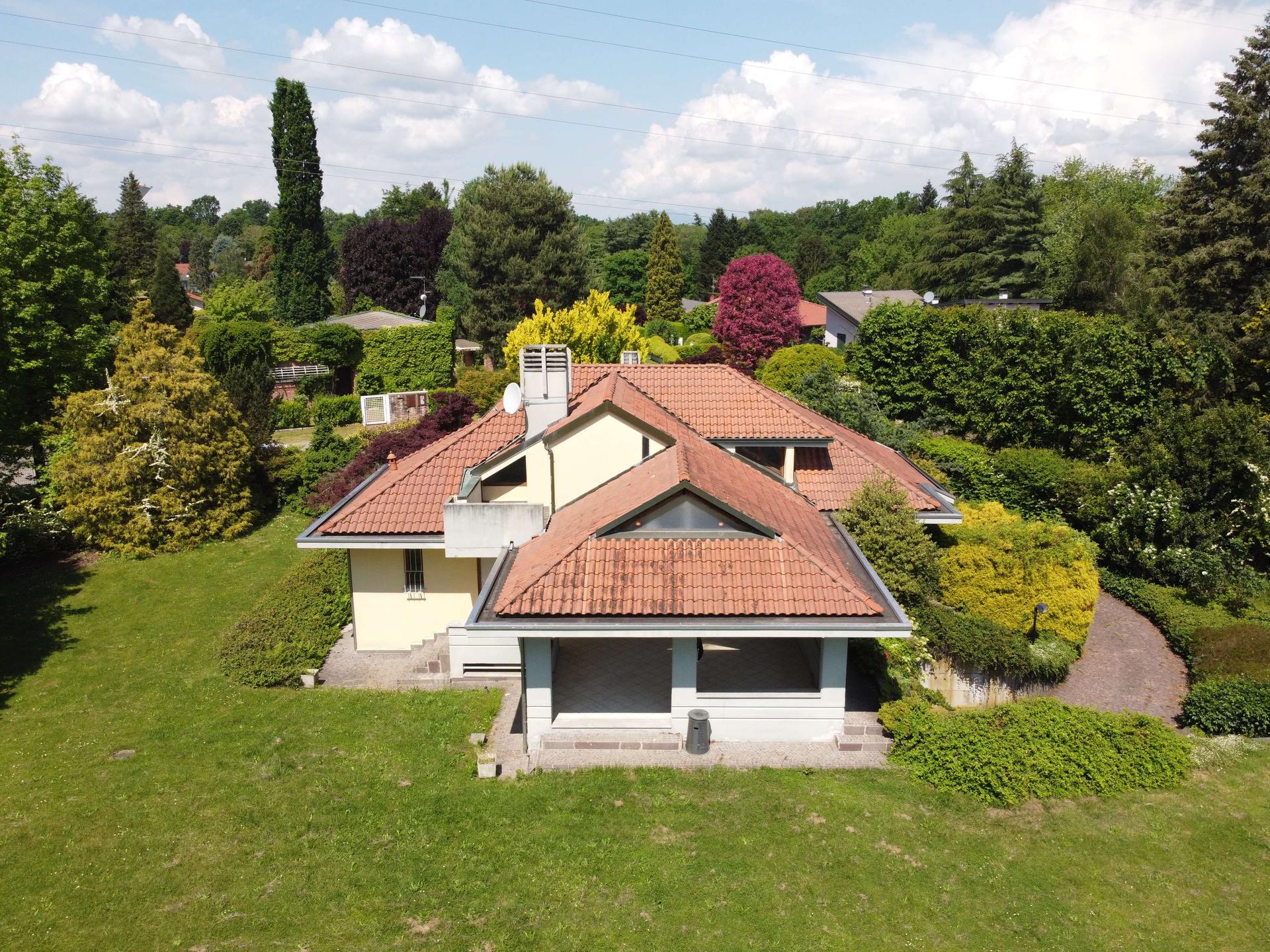 Villa unifamiliare in Via Brunate 8, Guanzate